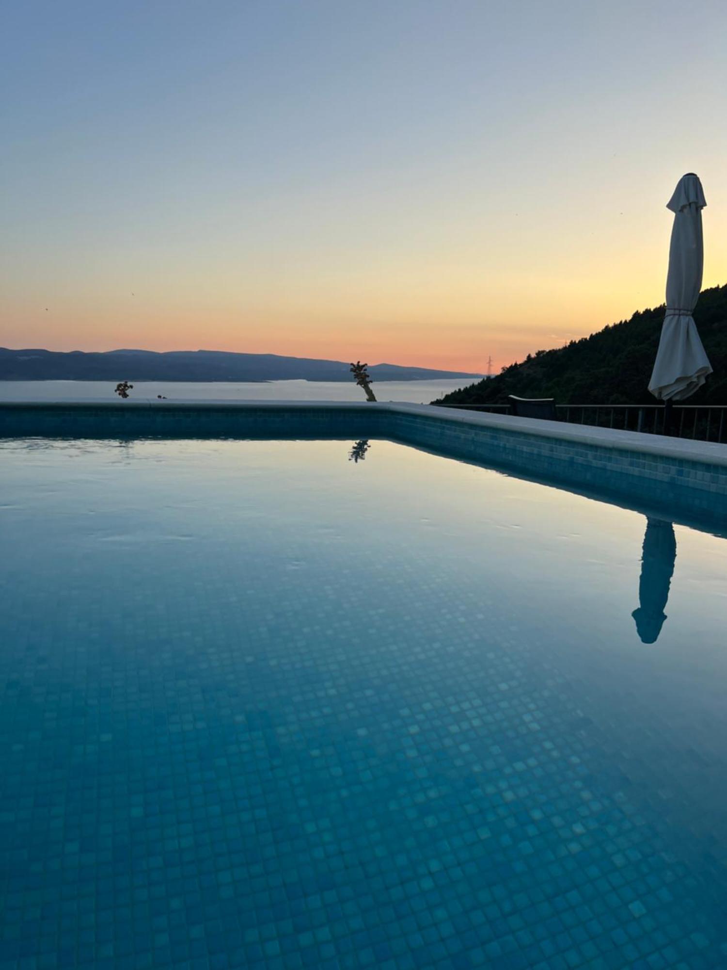 Villa Kristina - Ferienhaus Baska Voda - Topici, Private Outdoor Swimmingpool, Wifi מראה חיצוני תמונה